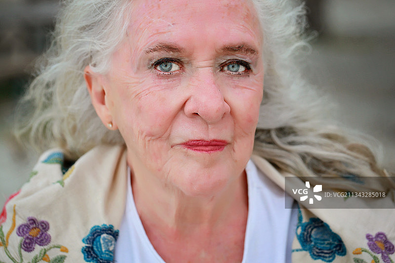 美国肯塔基州路易斯维尔成熟女性的近照图片素材