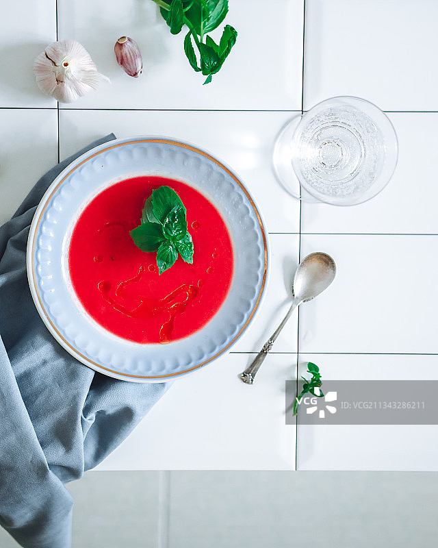 直接上方拍摄的食物在碗上的图片素材