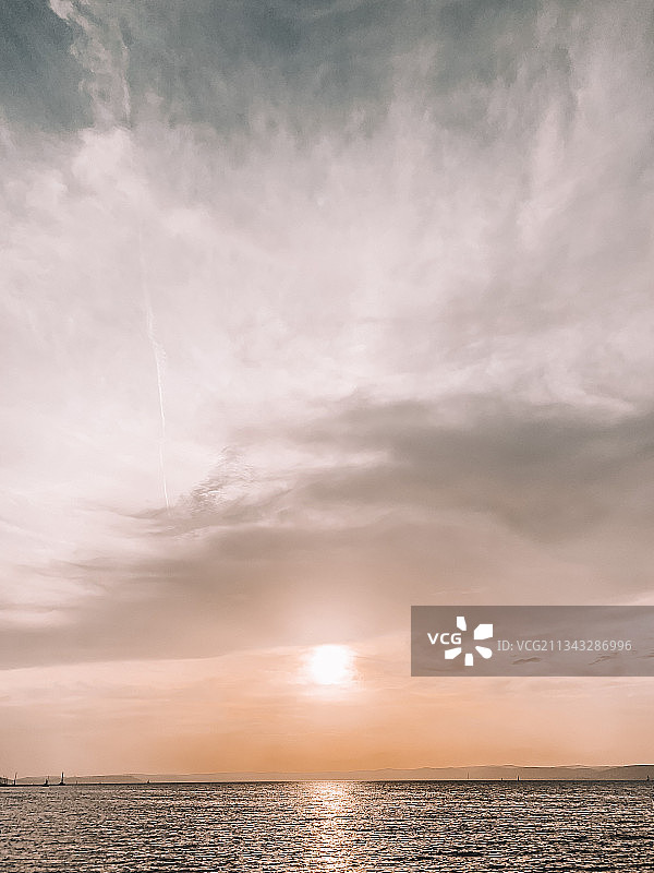 日落时大海与天空的风景图片素材