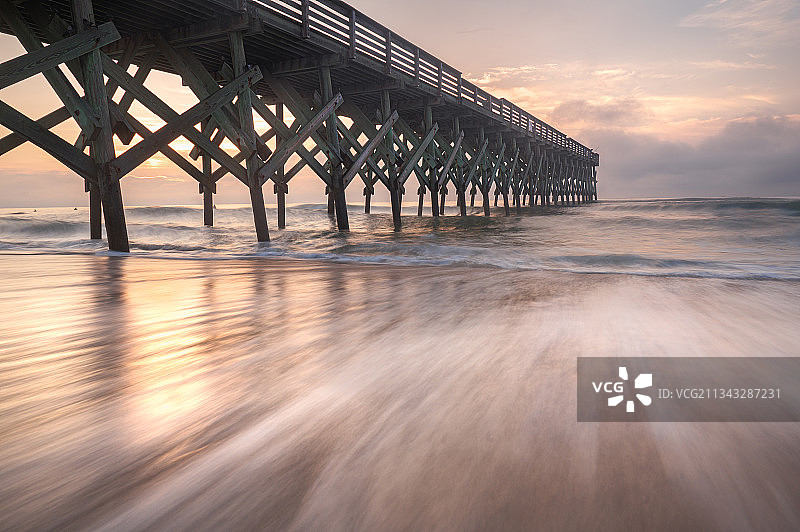 美国海滩上的码头图片素材