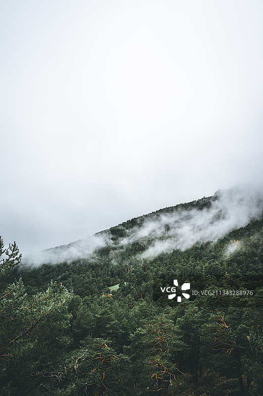 西班牙马德里纳瓦塞拉达山脉风光图片素材