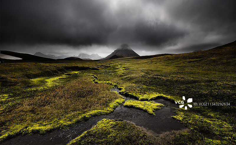 天空衬托下的风景图片素材