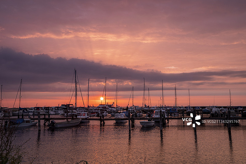 日落时分的码头景观图片素材