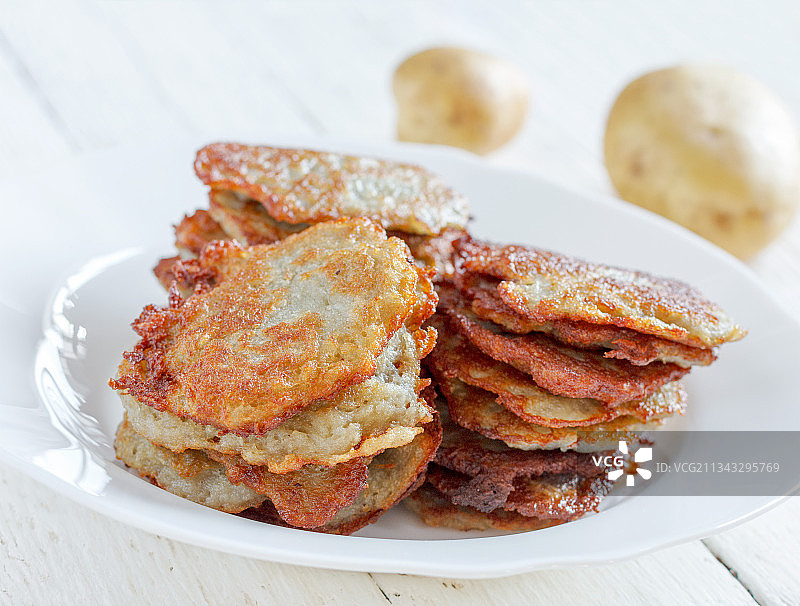 餐桌盘中炸制食品特写图片素材