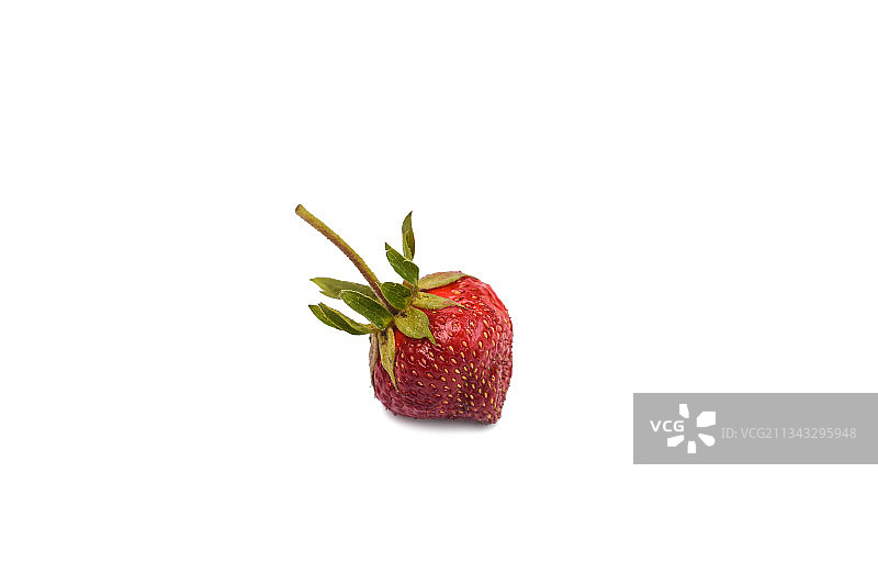 白色背景下的草莓特写图片素材