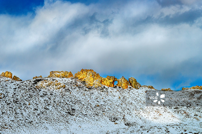 东达山的石墙图片素材