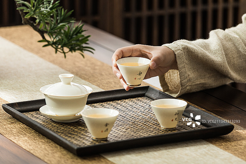 德化羊脂玉白瓷品茗杯图片素材