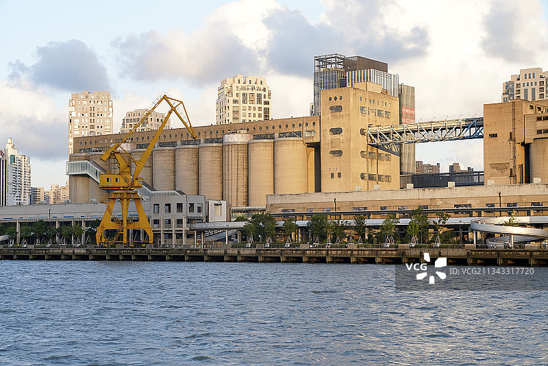 上海黄浦江八万吨筒仓图片素材