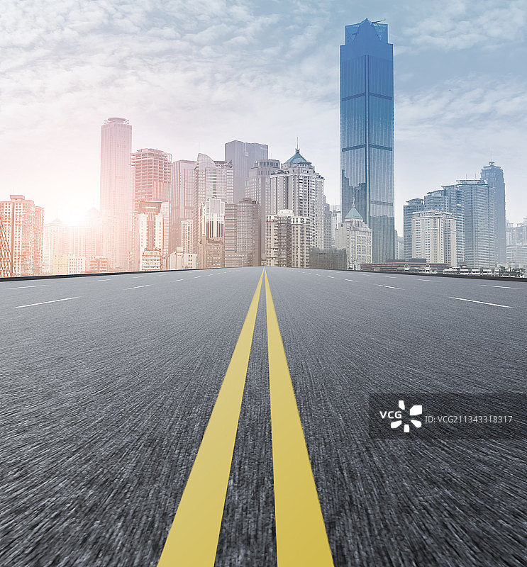 前进的道路和现代建筑图片素材