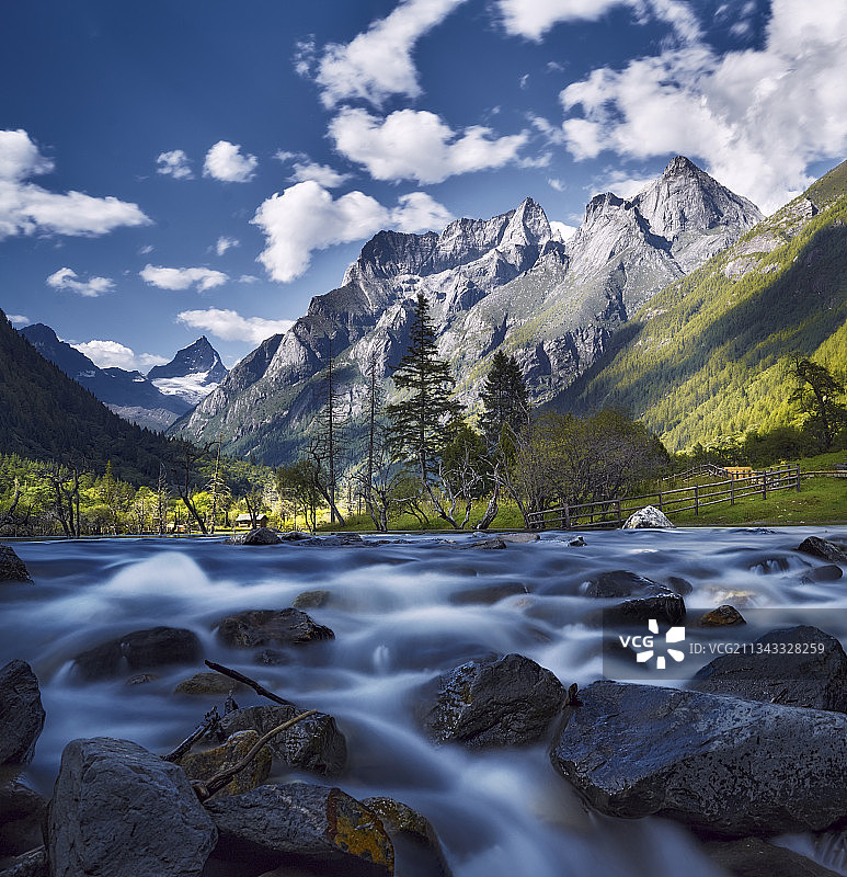 四姑娘山双桥沟盆景滩图片素材