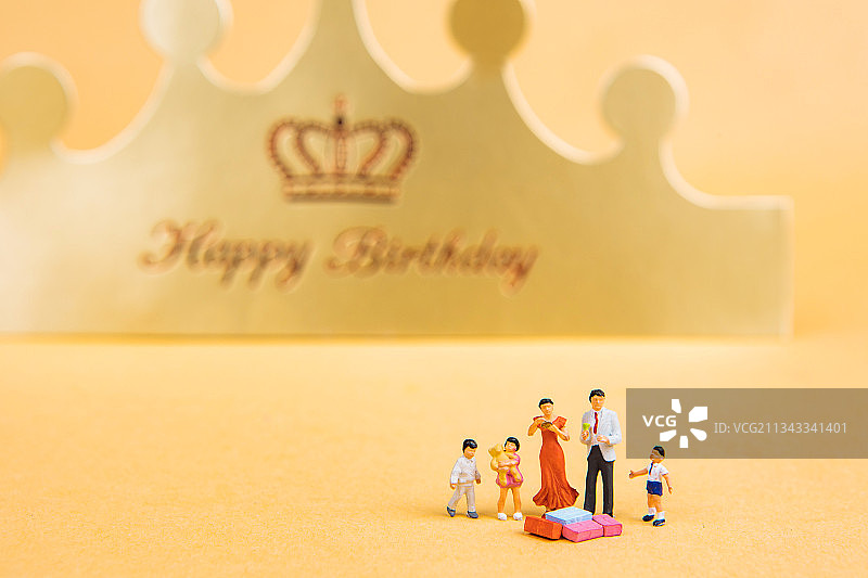 父亲母亲聚在一起节日相互祝福图片素材