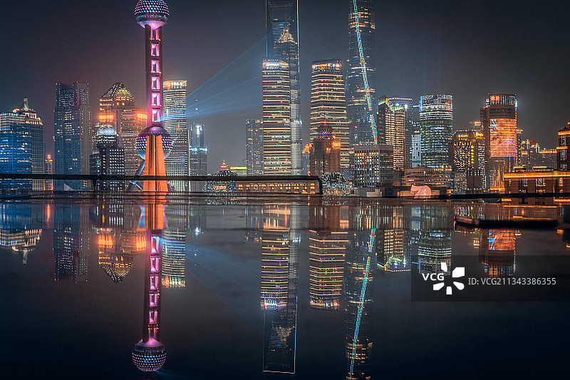 外滩倒影图片素材