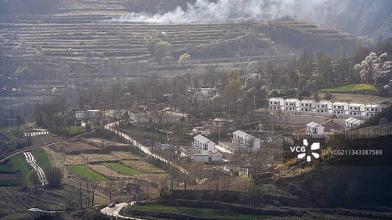 早春的山村图片素材