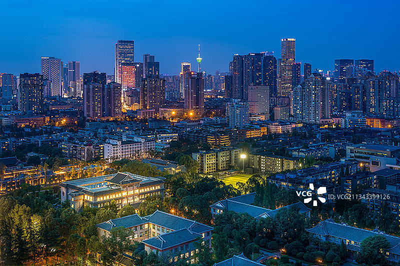 夜晚的华西美庐图片素材