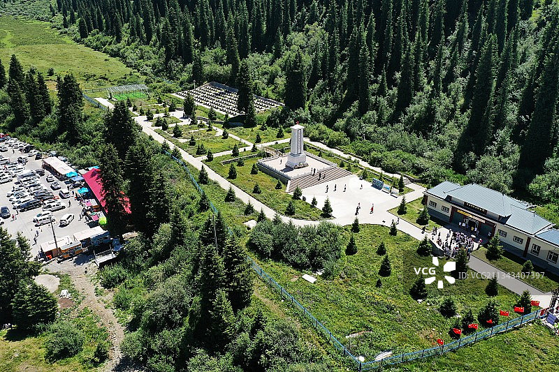 新疆伊犁州尼勒克县乔尔玛烈士陵园及乔尔玛风景航拍图片素材