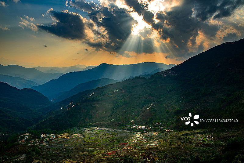 喷薄而出图片素材