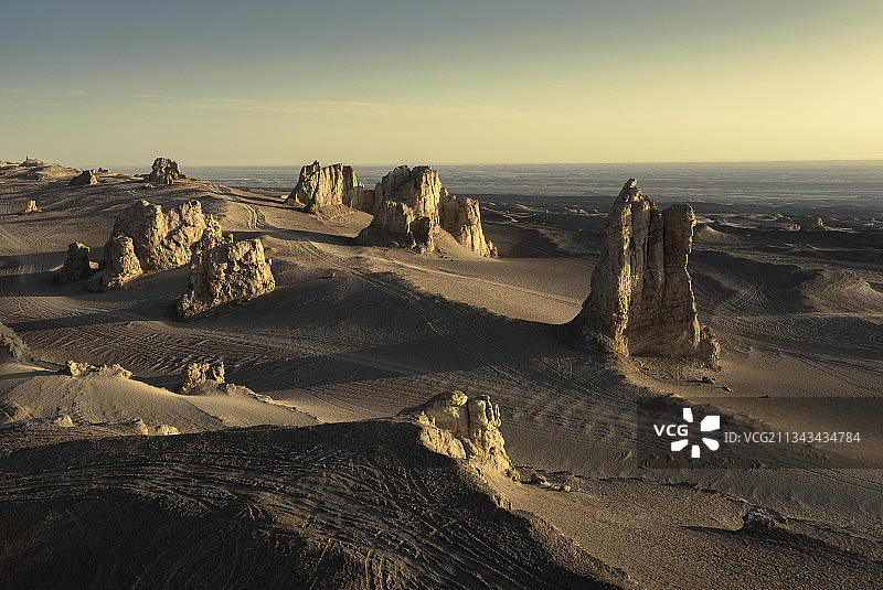 青海俄博梁雅丹地貌图片素材