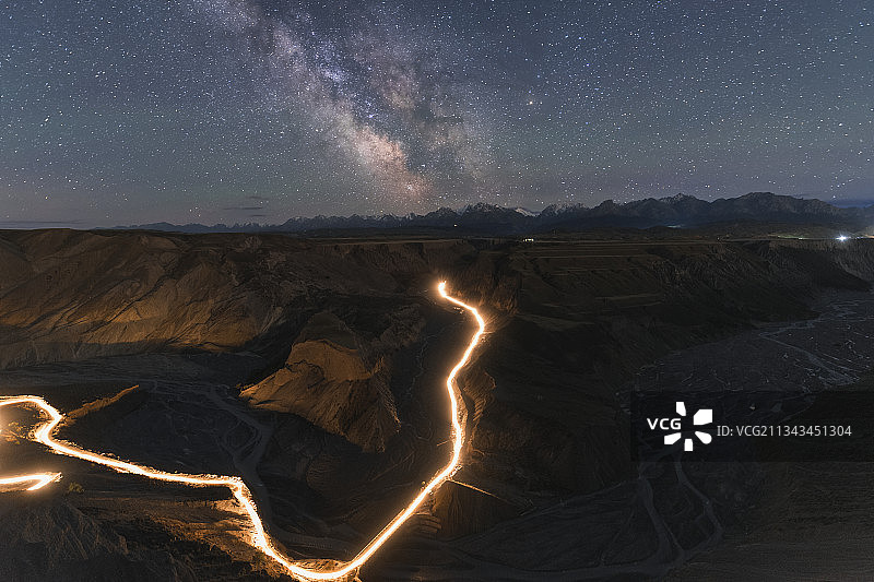 安集海大峡谷的舞银蛇图片素材