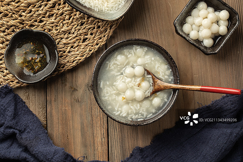 中国传统美食酒酿元宵图片素材