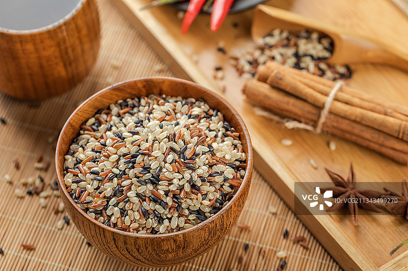 天然谷物三色糙米图片素材