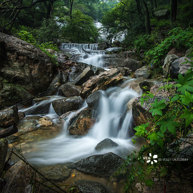 泰山瀑布图片素材