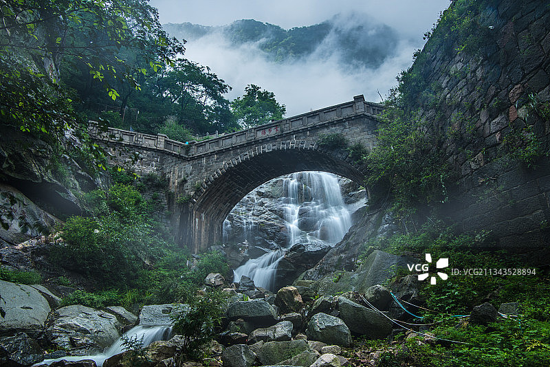 泰山云步桥图片素材