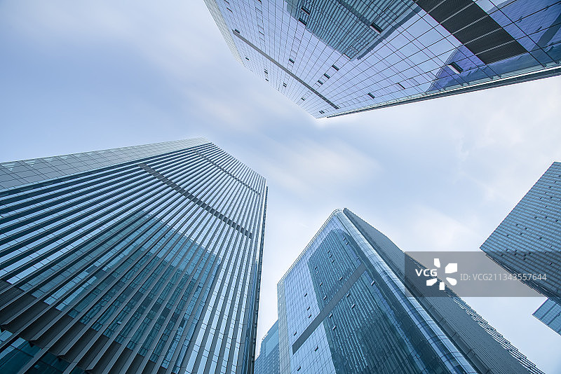 都市金融区摩天大楼外立面和玻璃幕墙图片素材