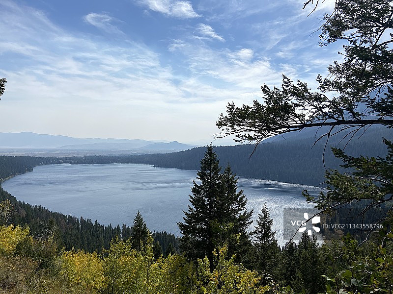美国怀俄明州大提顿湖的湖光山色图片素材