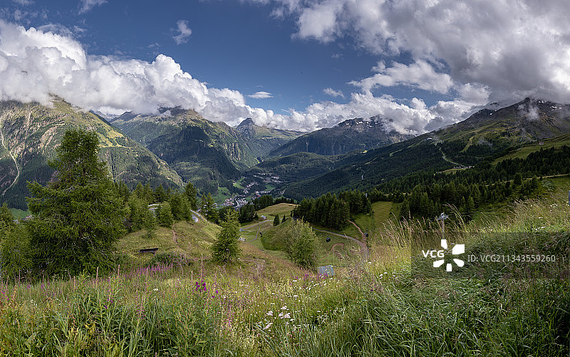 奥地利天空下的风景图片素材