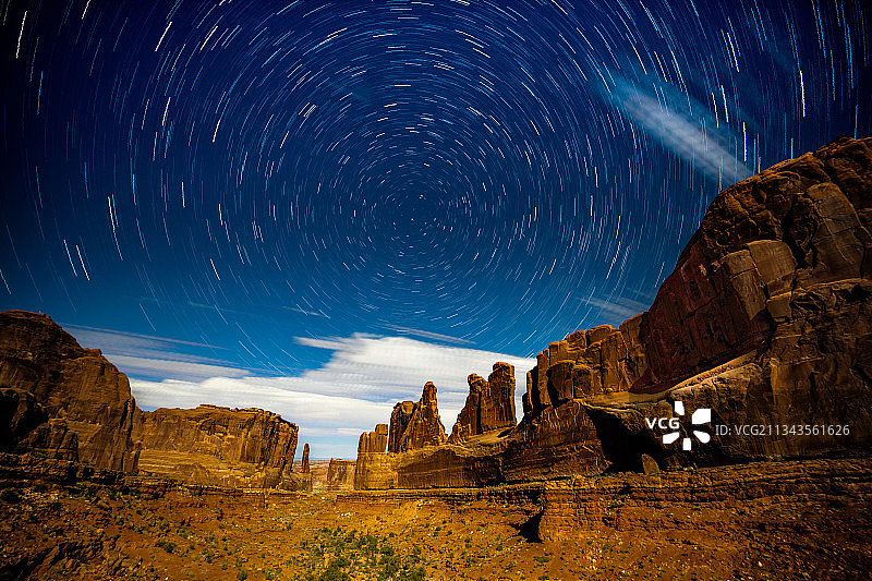 美国犹他州摩押夜空星迹景观图片素材