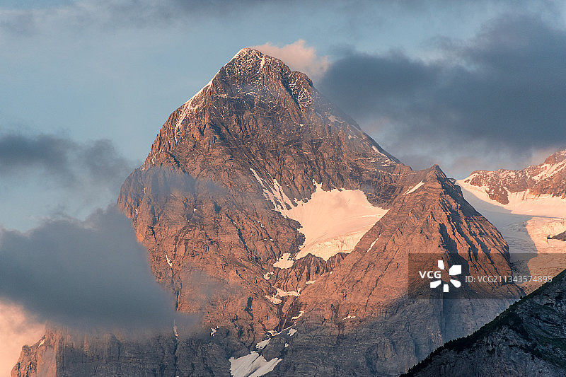 瑞士格林德瓦雪山全景图片素材