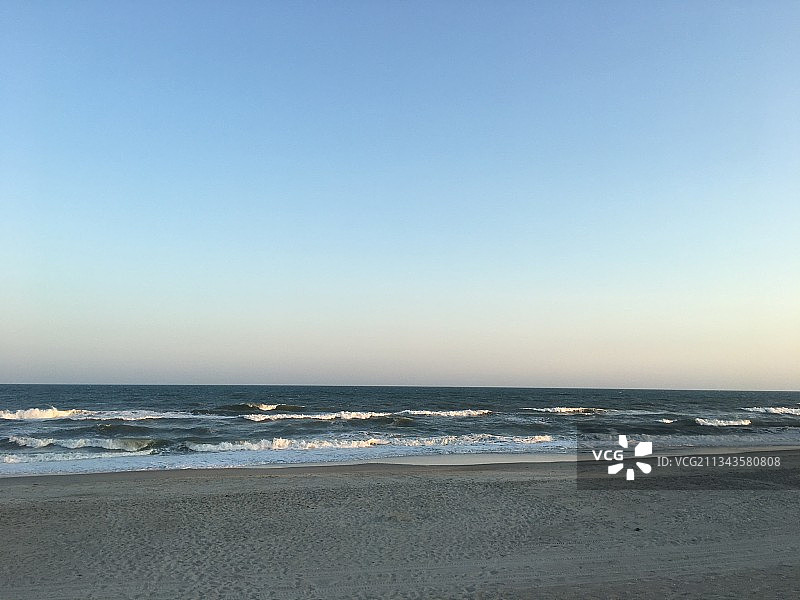 湛蓝天空下的海景图片素材