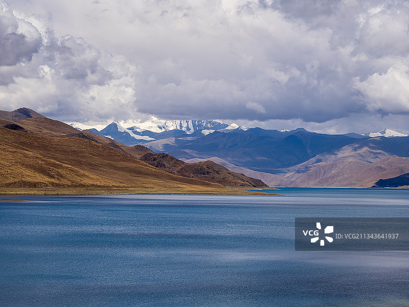 西藏圣湖羊卓雍错图片素材