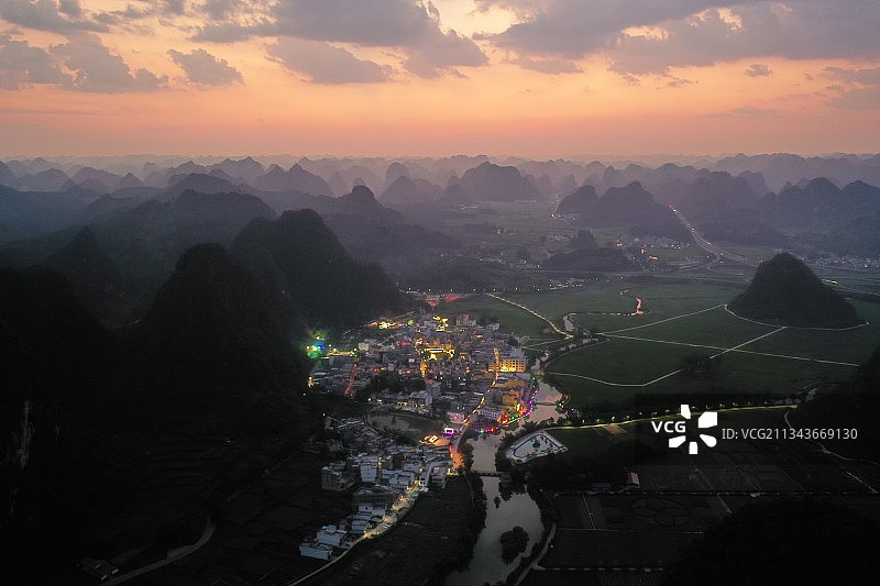 广西靖西旧州古镇的晚霞图片素材