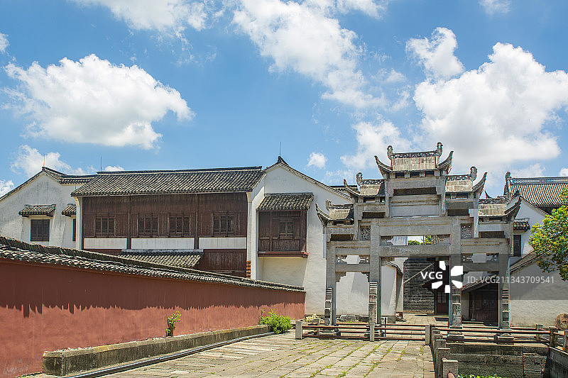 浙江嘉兴海宁盐官古镇石牌坊图片素材