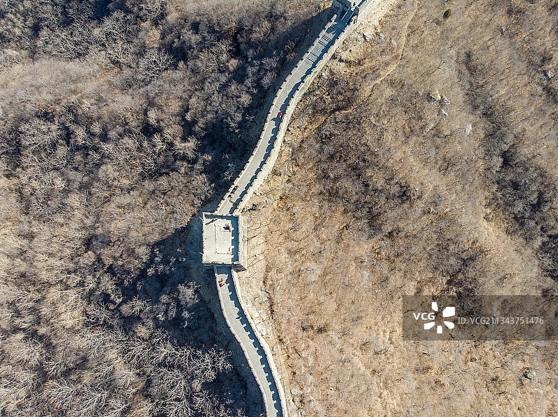 冬季无人机空中拍慕田峪长城图片素材