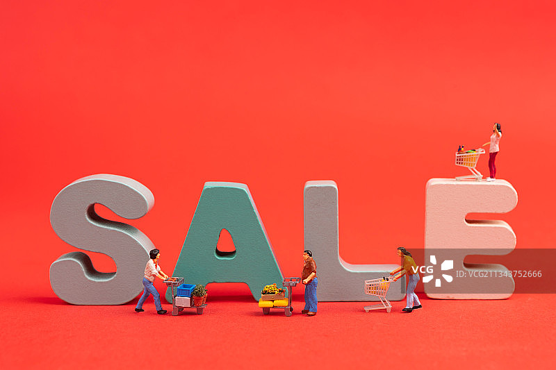 SALE人群在进行促销购物图片素材