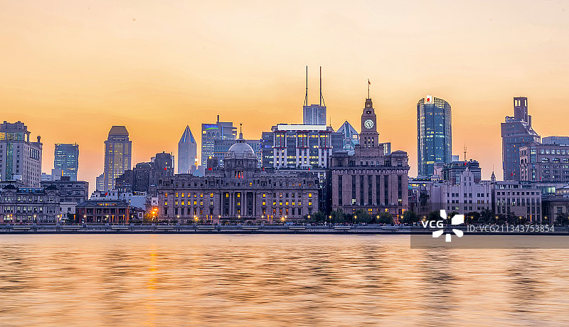 上海外滩欧式建筑景观天际线图片素材