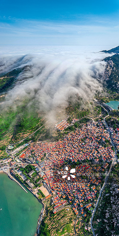 航拍崂山青山渔村云瀑图片素材