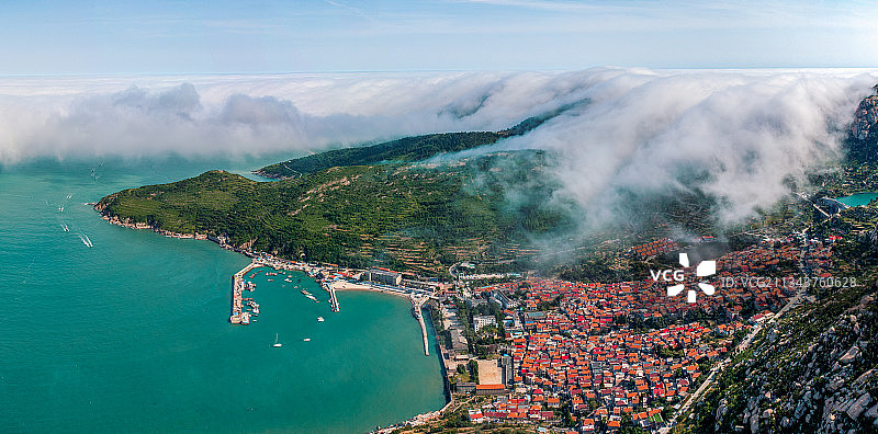 航拍崂山青山渔村云瀑图片素材