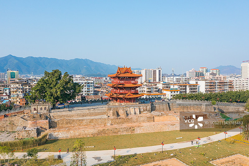 航拍广东省肇庆市端州区宋代城墙和披云楼景区图片素材