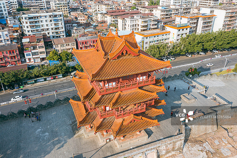 航拍广东省肇庆市端州区宋代城墙和披云楼景区图片素材