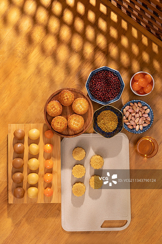 烘培月饼的丰富材料图片素材