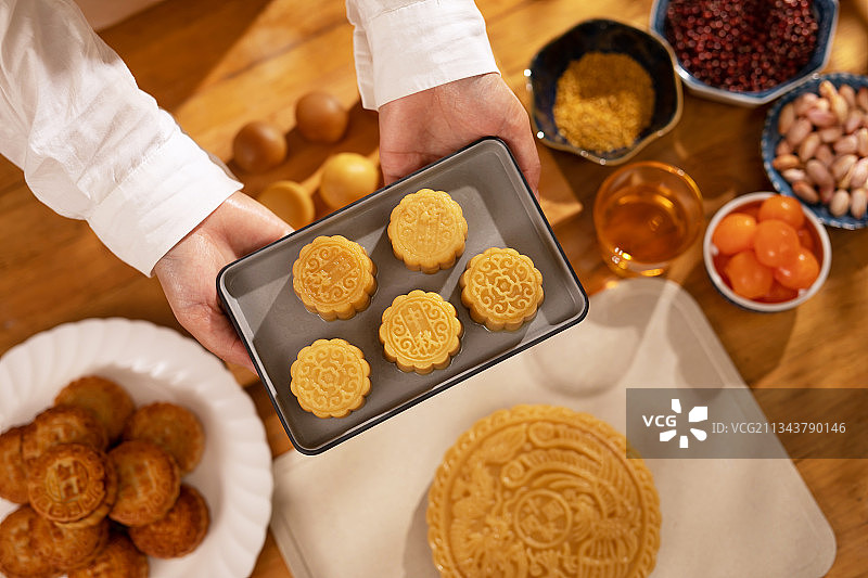 人的手,展示,半成品,月饼图片素材