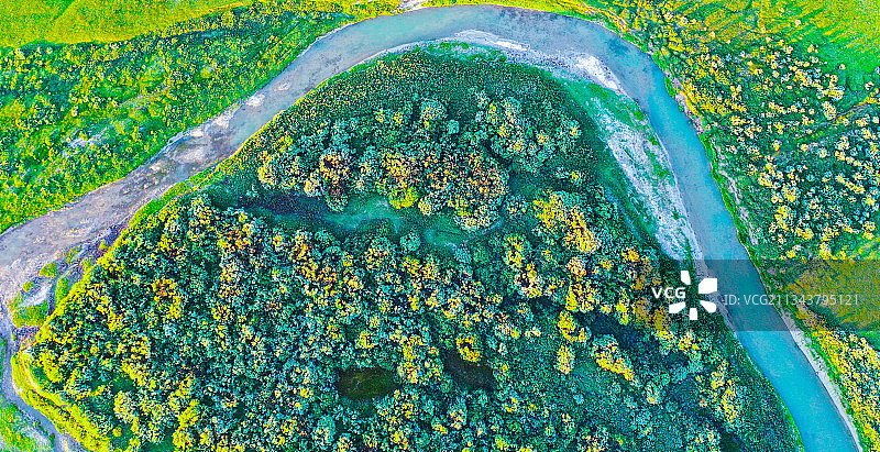 新疆巴音郭楞蒙古自治州巴音布鲁克草原九曲十八弯景观图片素材