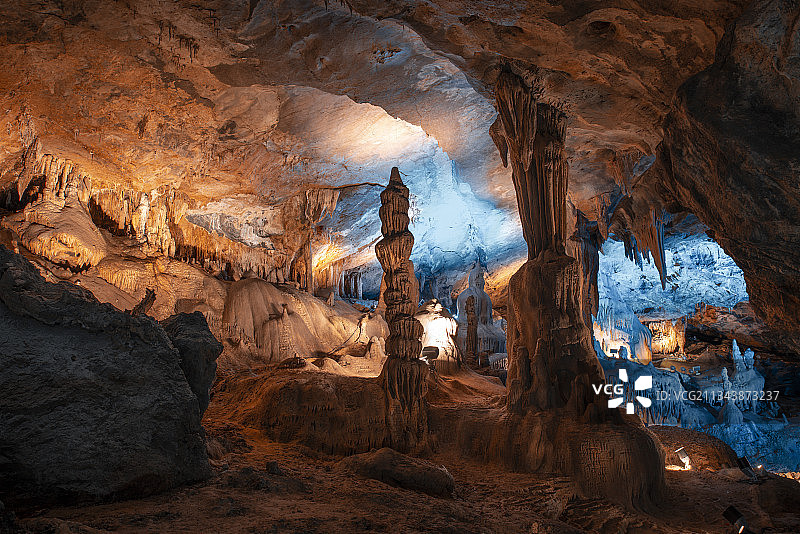 贵州省黔南州独山县天洞景区石笋图片素材