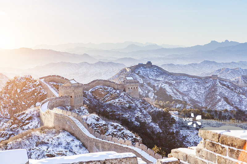 日落时分金山岭长城雪后自然风光图片素材