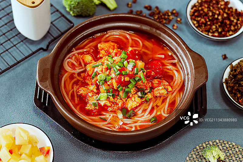 番茄鸡蛋米线图片素材