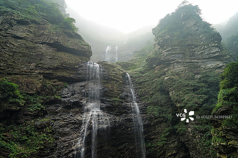 濛濛三叠泉图片素材