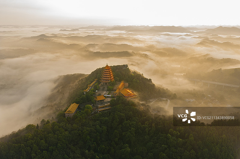 四川遂宁灵泉寺晨曦图片素材